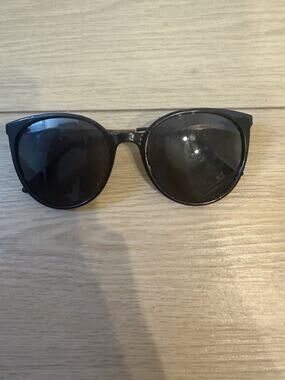 Jones New York Women's Sunglasses Black jn93134-1b-s Frame.Pre-Owned